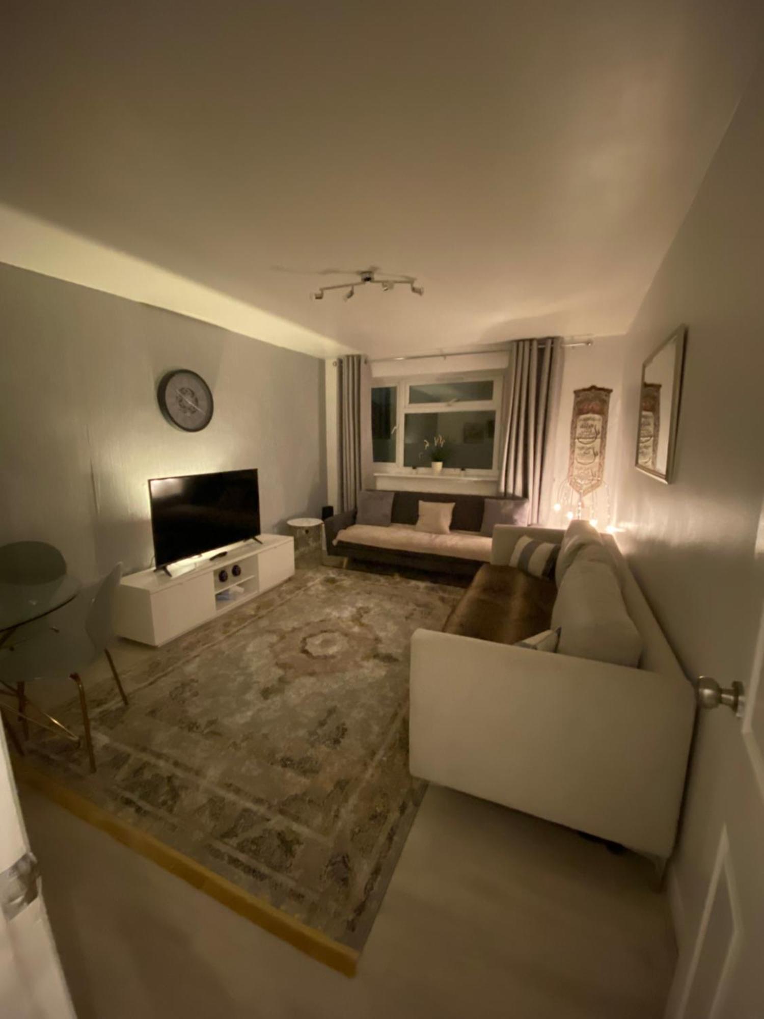 One Bedroom Flat In Chiswick W4 Лондон Экстерьер фото