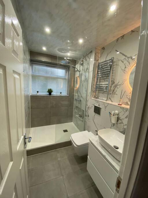 One Bedroom Flat In Chiswick W4 Лондон Экстерьер фото